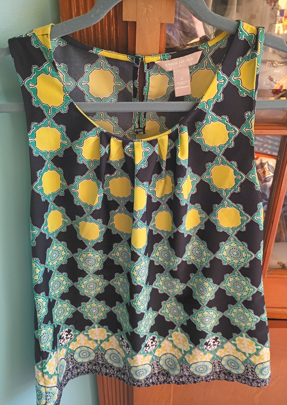 Banana Republic Sleeveless Blouse, Small, Green, Navy Medallion Print